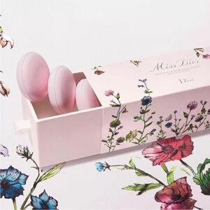 Miss Dior rose bath bomb